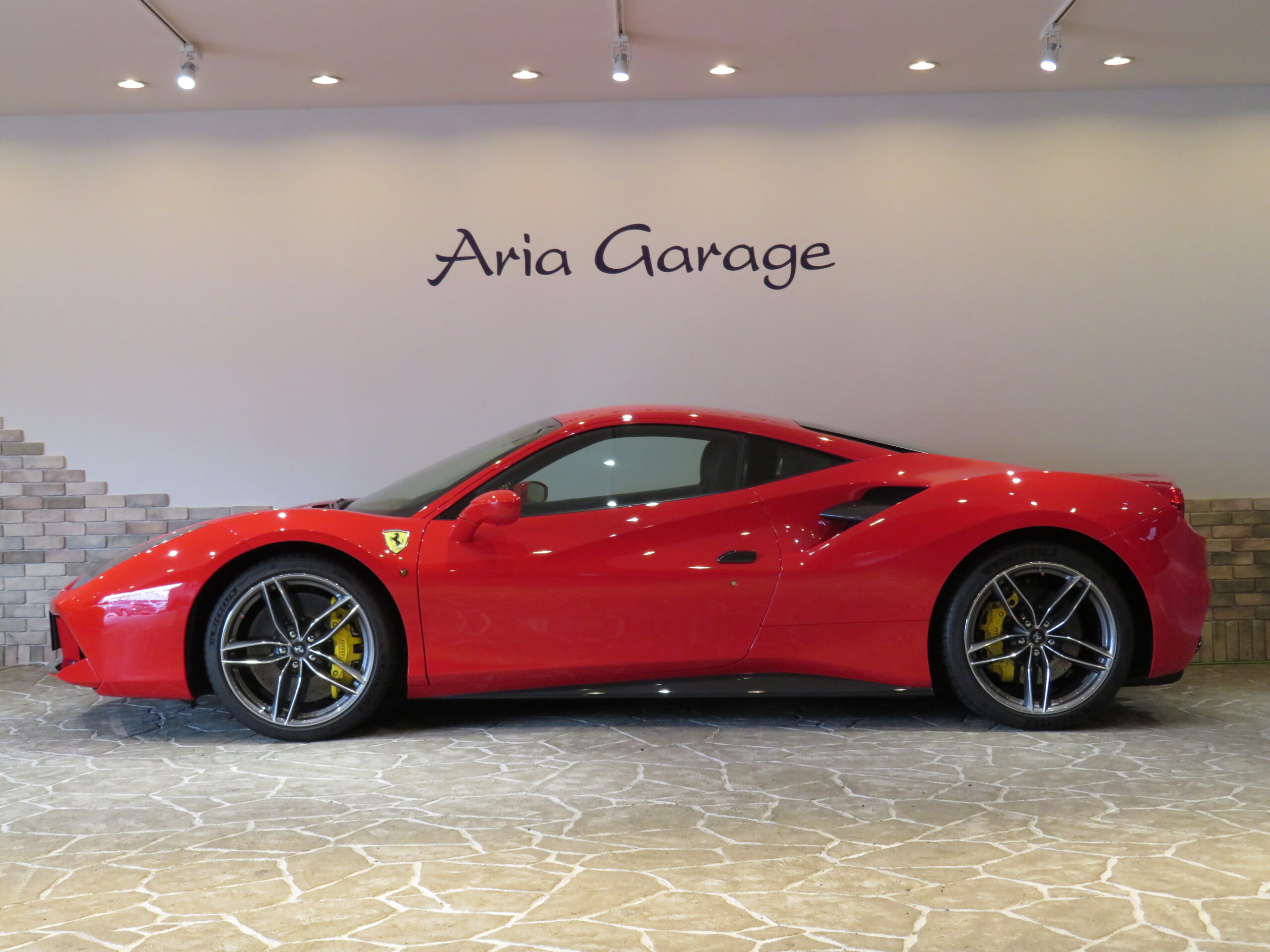 豪華オプションのフェラーリ ４８８ ＧＴＢ！