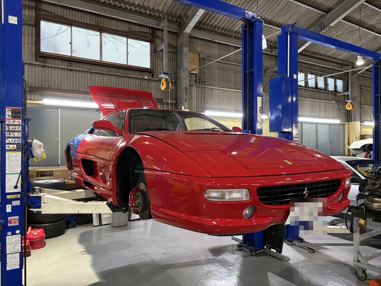 フェラーリ Ｆ３５５Ｂ整備中