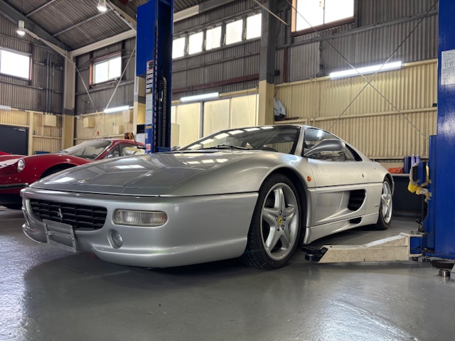 フェラーリ　Ｆ３５５Ｂ ＭＴ車